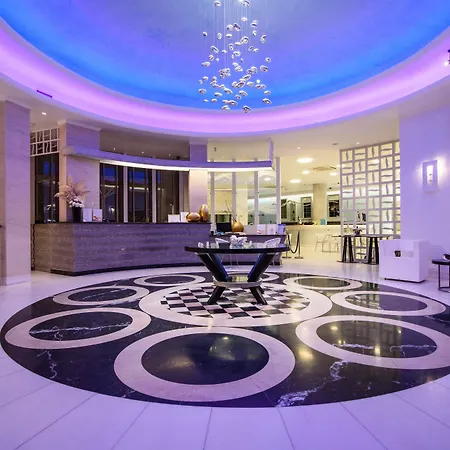 La Deluxe & (adults Only) 5* Kamari (Santorini)