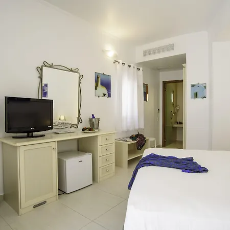 La Deluxe & (adults Only) 5* Kamari (Santorini)