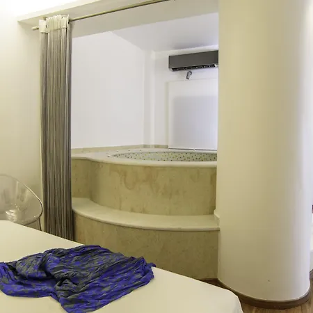 La Deluxe & (adults Only) Kamari (Santorini)