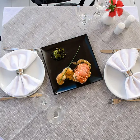 La Deluxe & (adults Only) 5* Kamari (Santorini)
